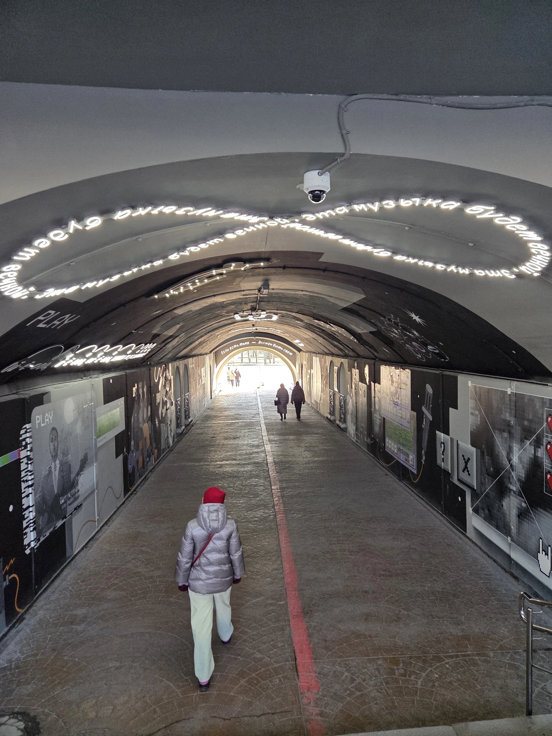 Большое спасибо Владимиру! Очень понравились истории, маршрут. Хорошо подобраны цитаты к маршруту. Гид очень располагает к