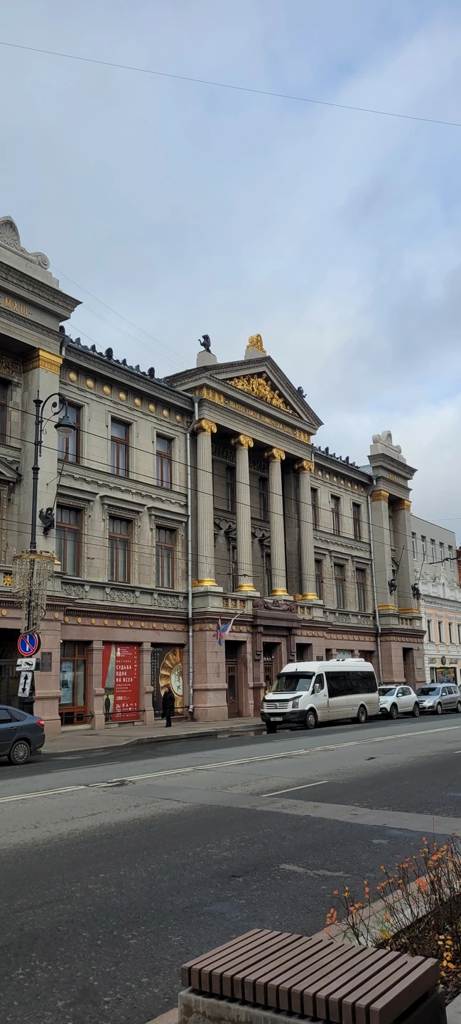 Очень качесвенно составлена экскурсия! Баланс между пешей и авто частями. Немного прошлись и рассмотрели старинные здания