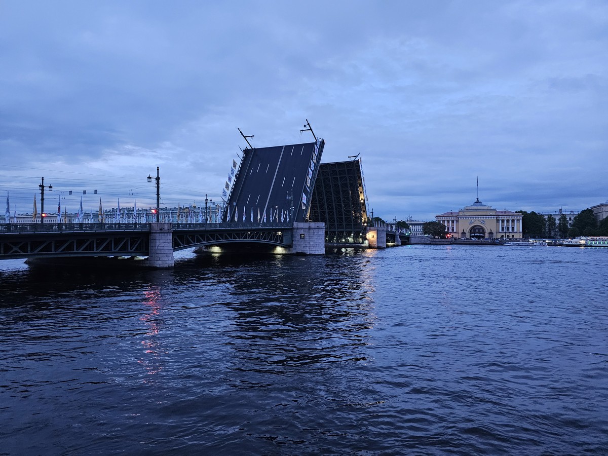 Таинство разводных мостов (в группе)