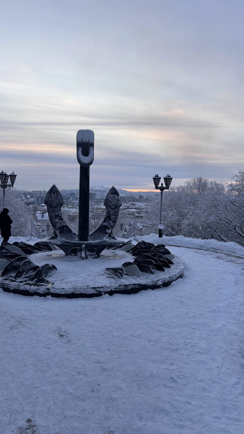 Артём, эрудированный и культурный гид, с заботой к родному городу и гостям, смешанная авто пешеходная экскурсия