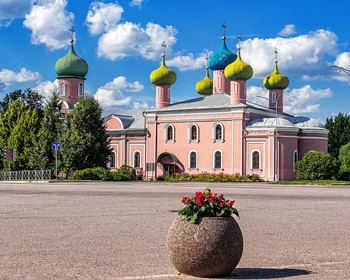 Прошлое и современность Тихвина