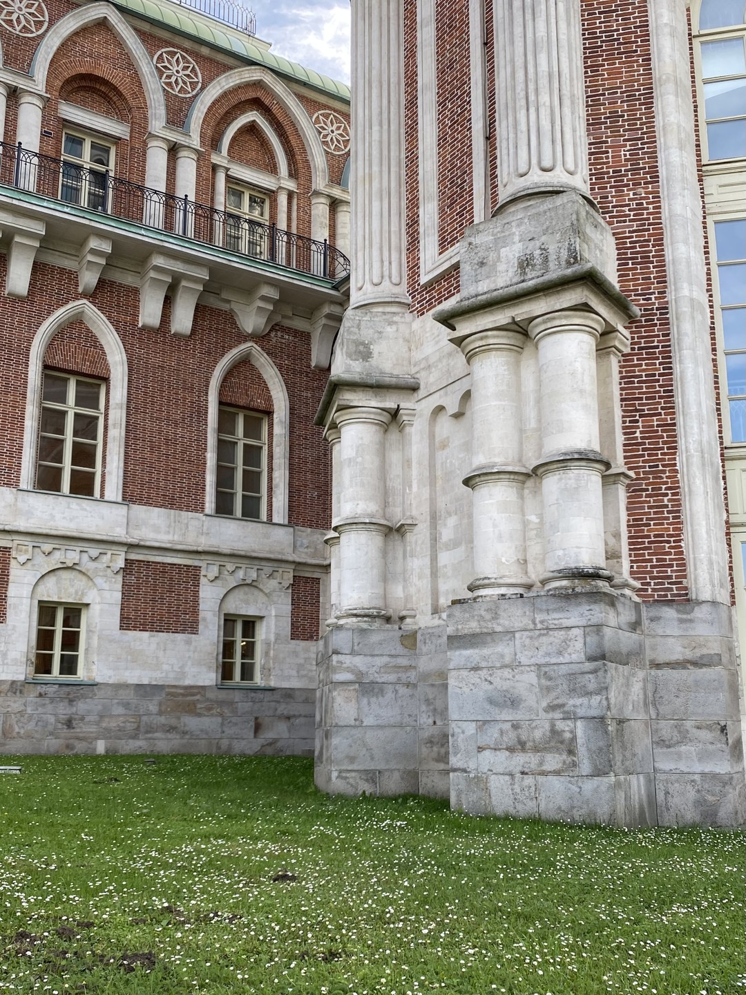 У Екатерины оочень много знаний! И ей интересно ими делиться, плюс она обожает Царицыно — а