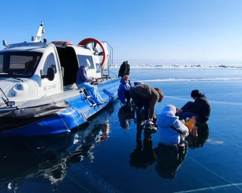 Листвянка, бухта Песчаная и сказочный лёд Байкала