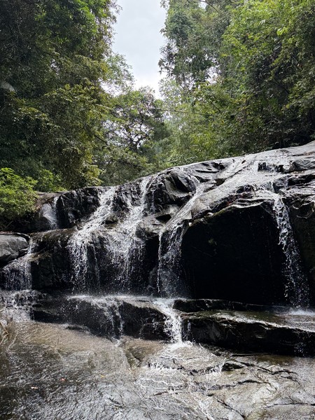 Покупаться в водопадах была хорошая идея, но идти к ним км вверх по бездорожью- было непросто, совсем непросто…