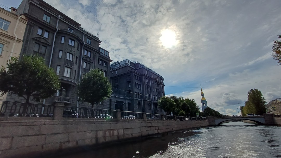 По рекам утреннего Петербурга - на катере и в небольшой группе (Александра)