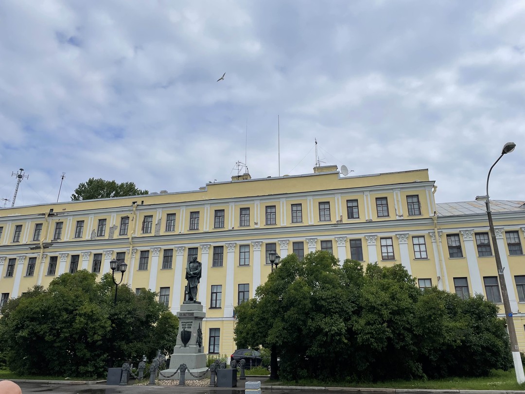 Из Санкт-Петербурга в Петергоф и Кронштадт: 2 города за 1 день (Юлия)