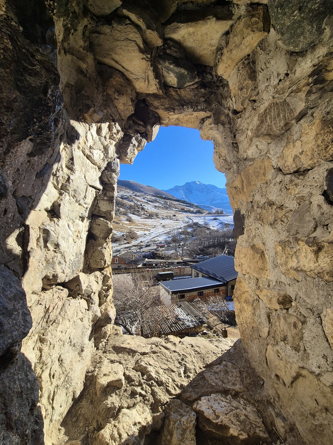 Отлично съездили сегодня в Осетию, повезло с компанией, и особенно с нашим рассказчиком/гидом/водителем в одном лице
