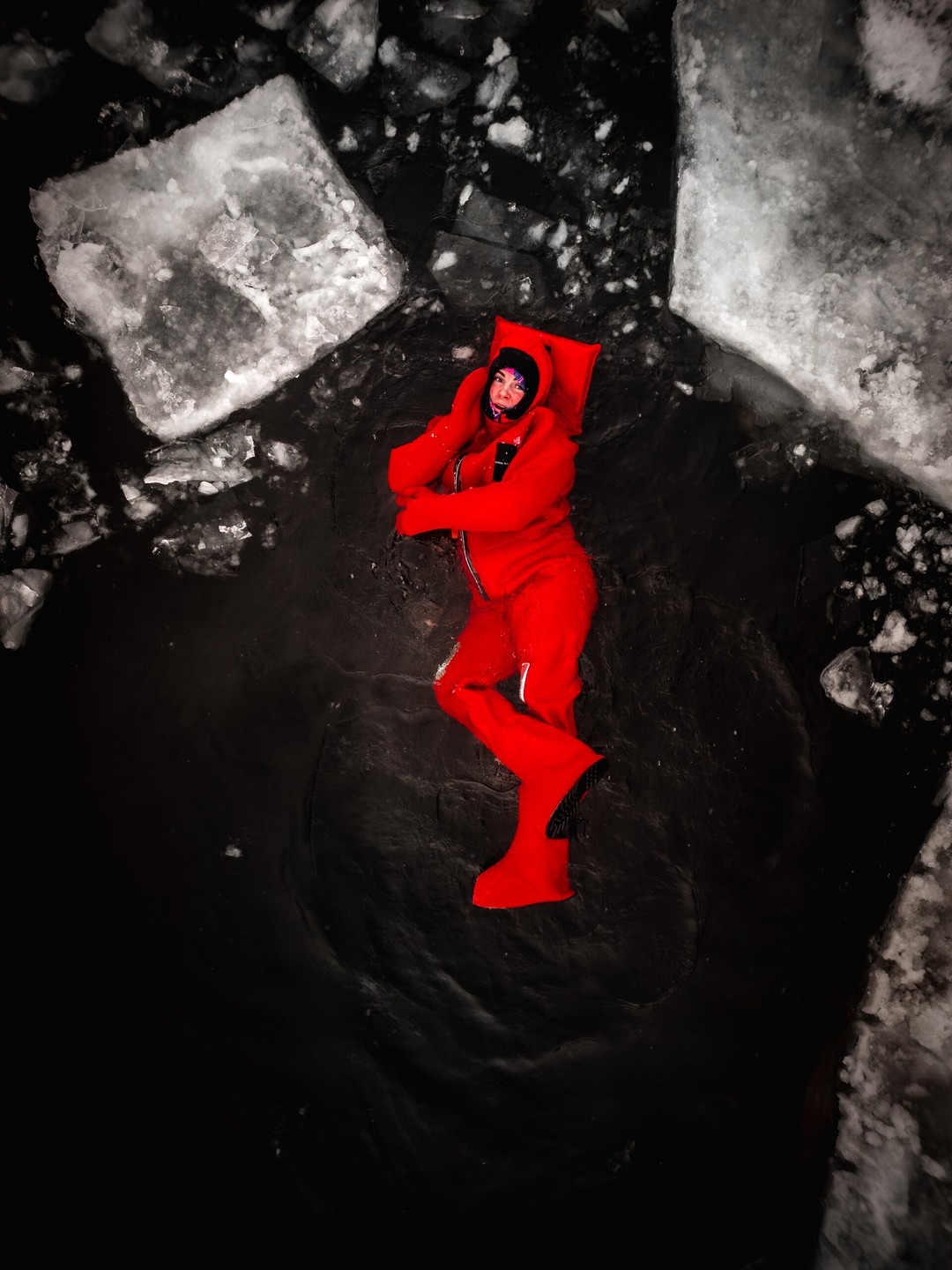 Ребята молодцы! Плавание проходило в дружеской отмосфере,Александр проинструктировал по технике и безопасности,предупреждал по опыту,как лучше не