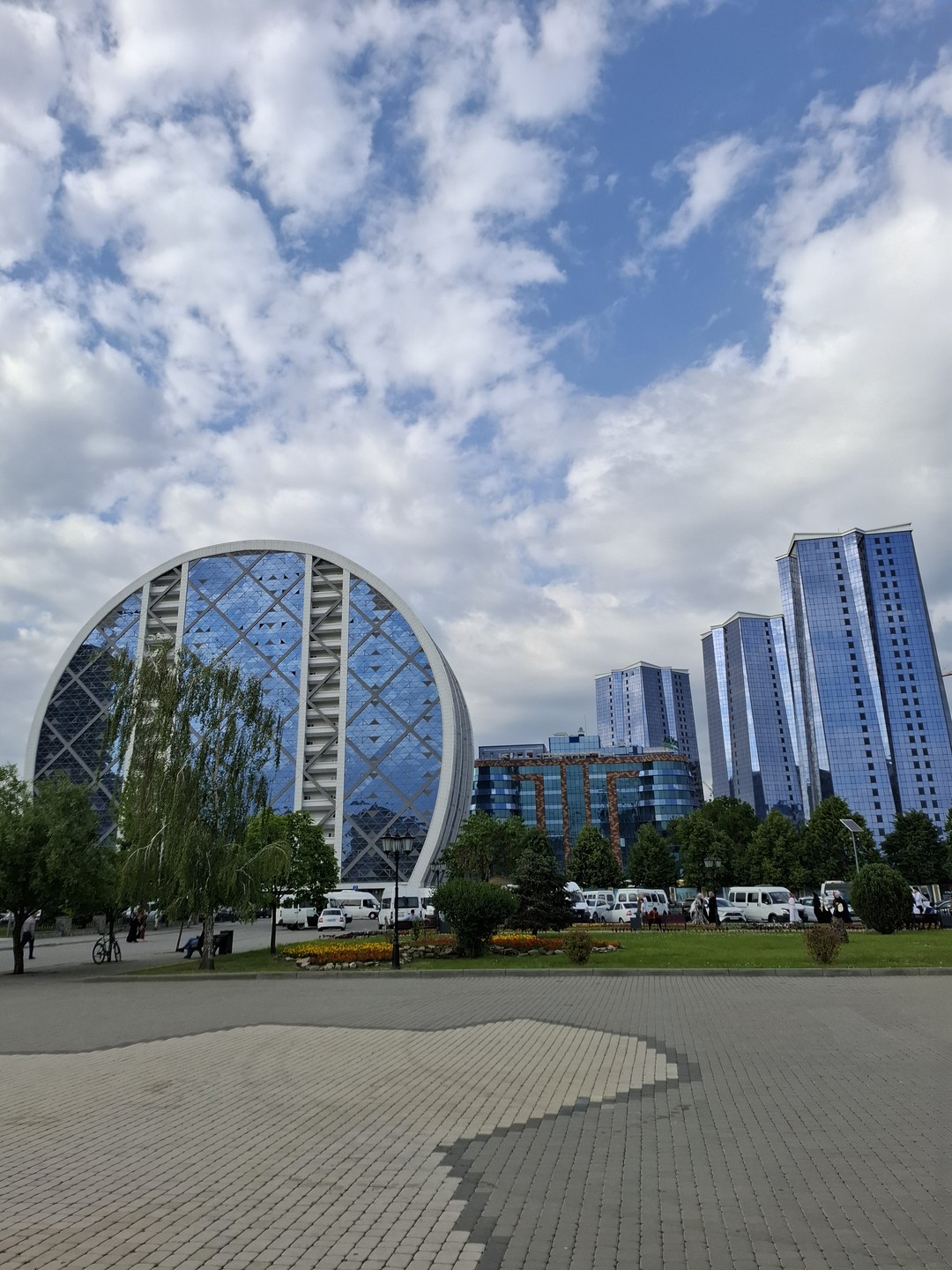 Только что вернулись из двухдневного путешествия в Чечню. Впечатлений и красивых фотографий масса)). Очень хорошо организованное