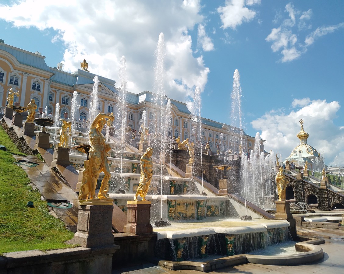 Петергоф: фонтаны и дворцы Нижнего парка