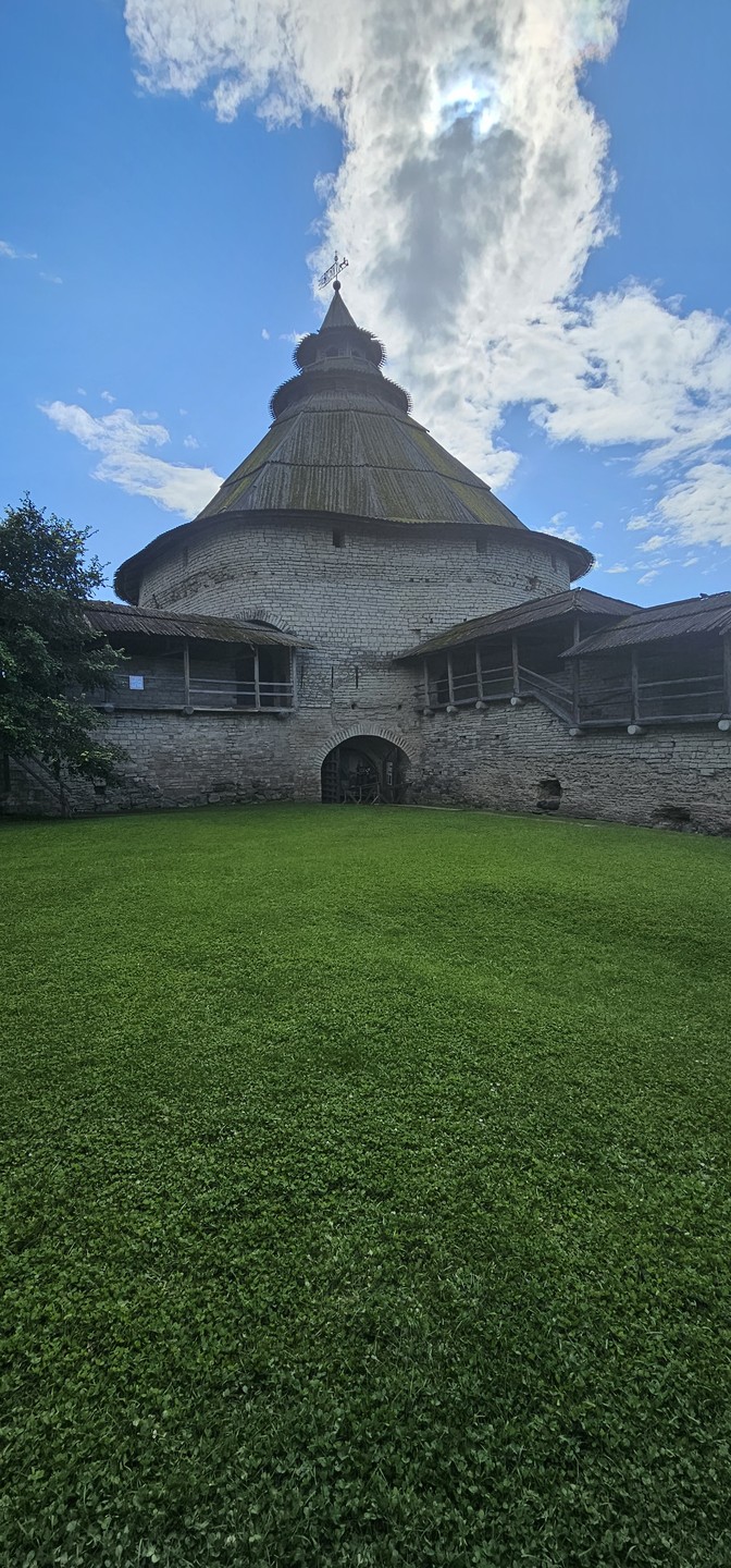 Первое знакомство с Псковским кремлём (Ермаков)