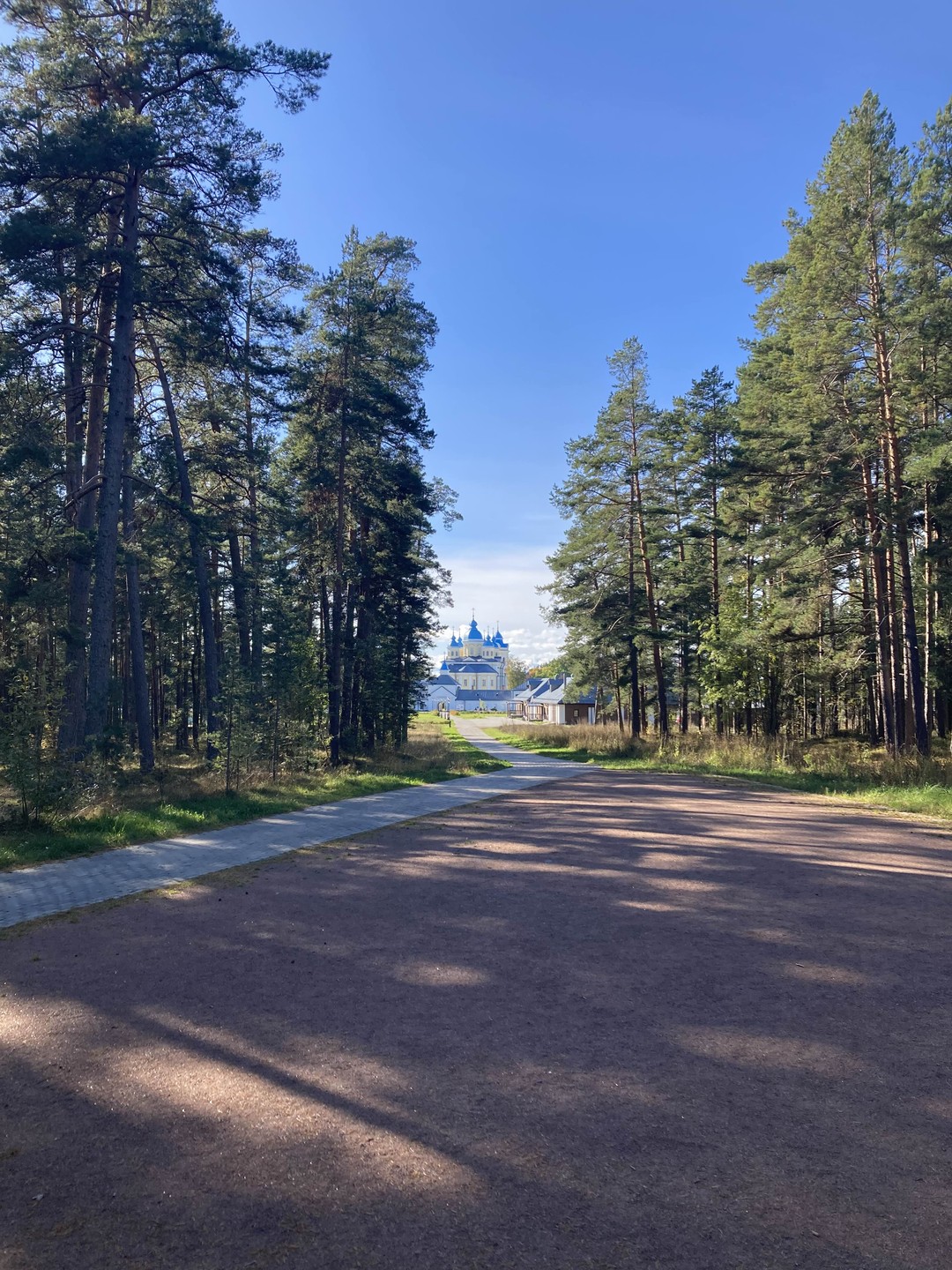 Отличный день-путешествие! Гид любит свою работу и с теплотой, добротой погружает нас-туристов в исторический материал. Рекомендую!