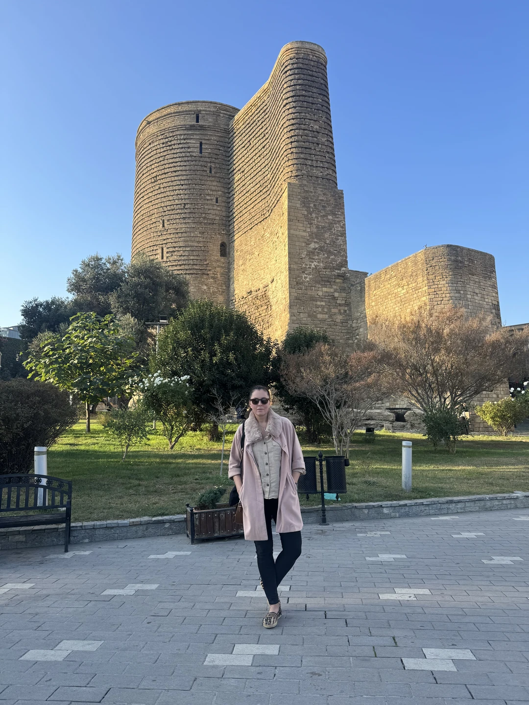 Очень насыщенная и интересная экскурсия! Эльнур показал не только знаковые места, но и маленькие уютные закоулки района.