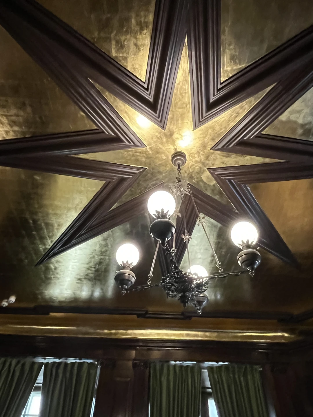 Прекрасно организованная экскурсия, гид очень замечательный, профессионал своего дела, скучать не дал. Узнали много нового и