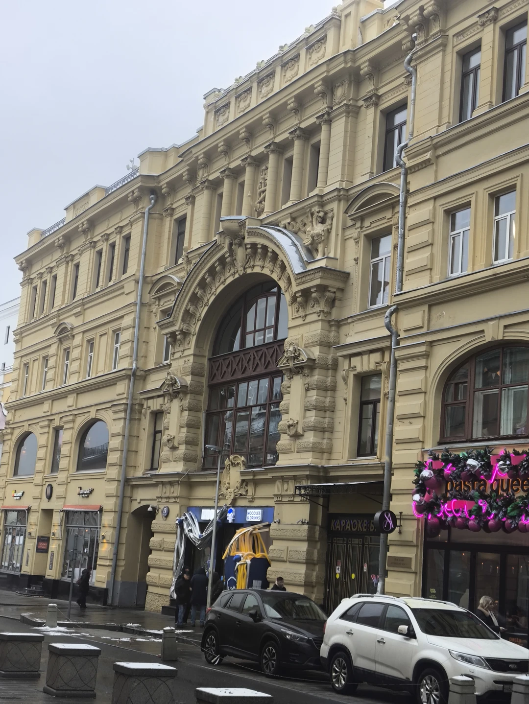 Экскурсовод Катарина - просто супер! Рассказывает не как обычно, а со своей изюминкой о каждом строении