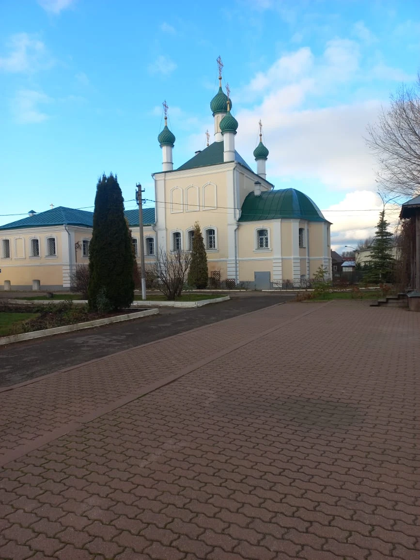 Бронировала экскурсию для родителей, это был подарок папе на день рождения. Им очень понравилось и формат