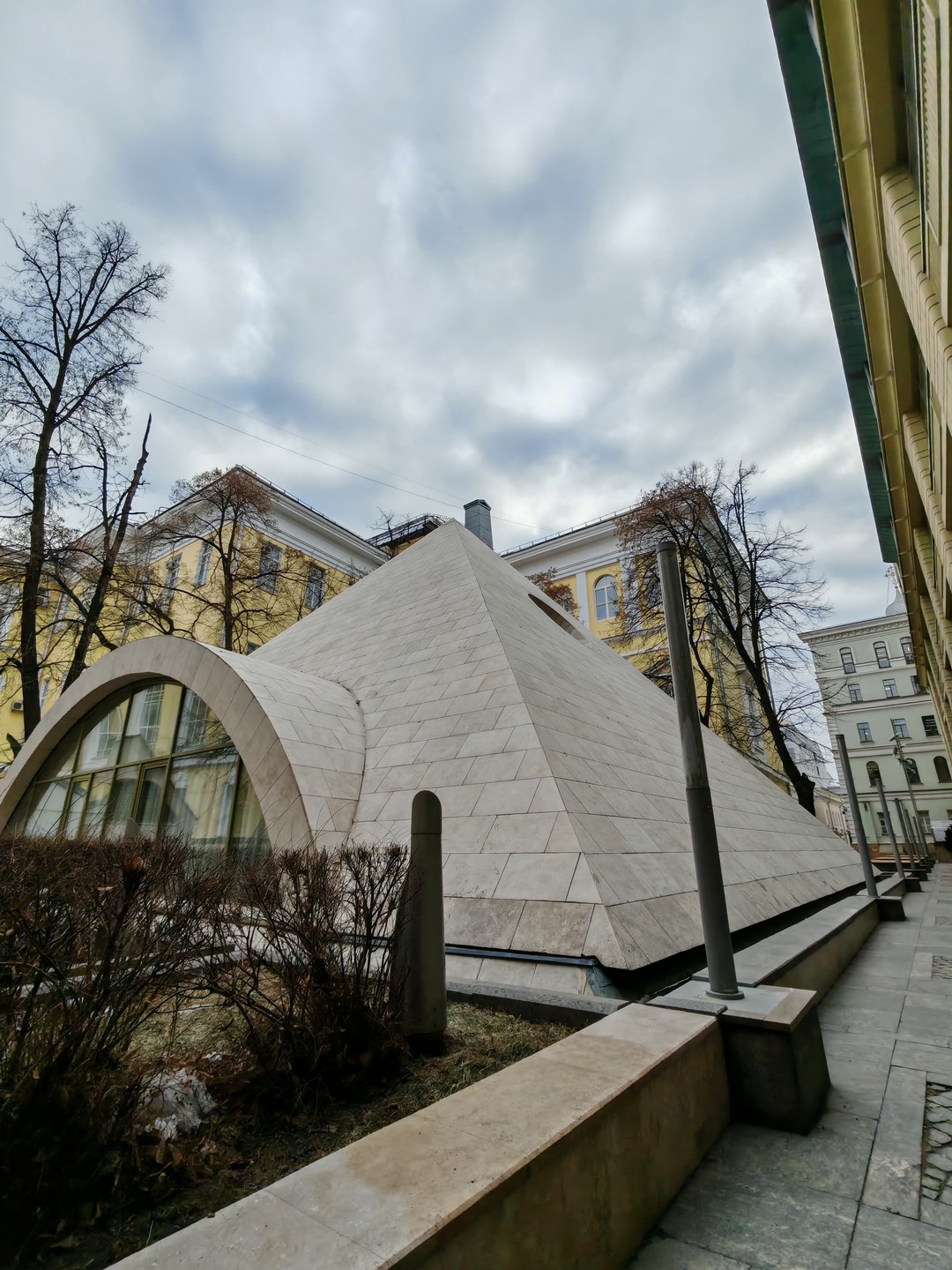 Невероятные приключения книжных стражей в Москве (Юлия)