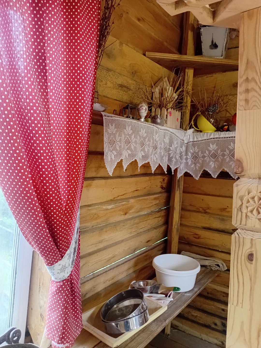 13-го октября были на чудесном мастер-классе "По сусекам поскрести - по амбарам помести" с Алексеем. Познакомились