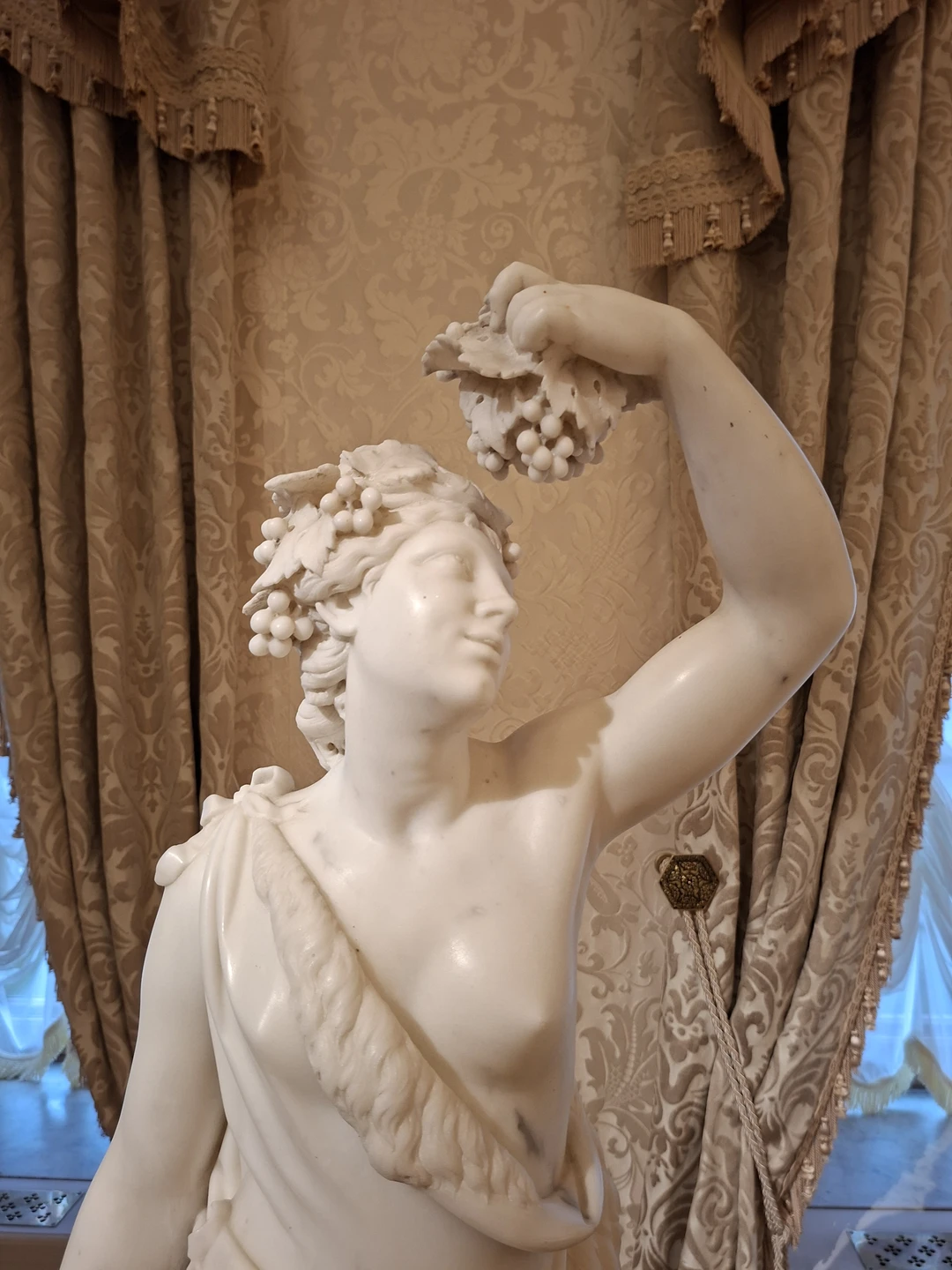 Ирина - настоящий профессионал. Нам очень повезло, что именно она стала нашим проводником в мир Фонтанного