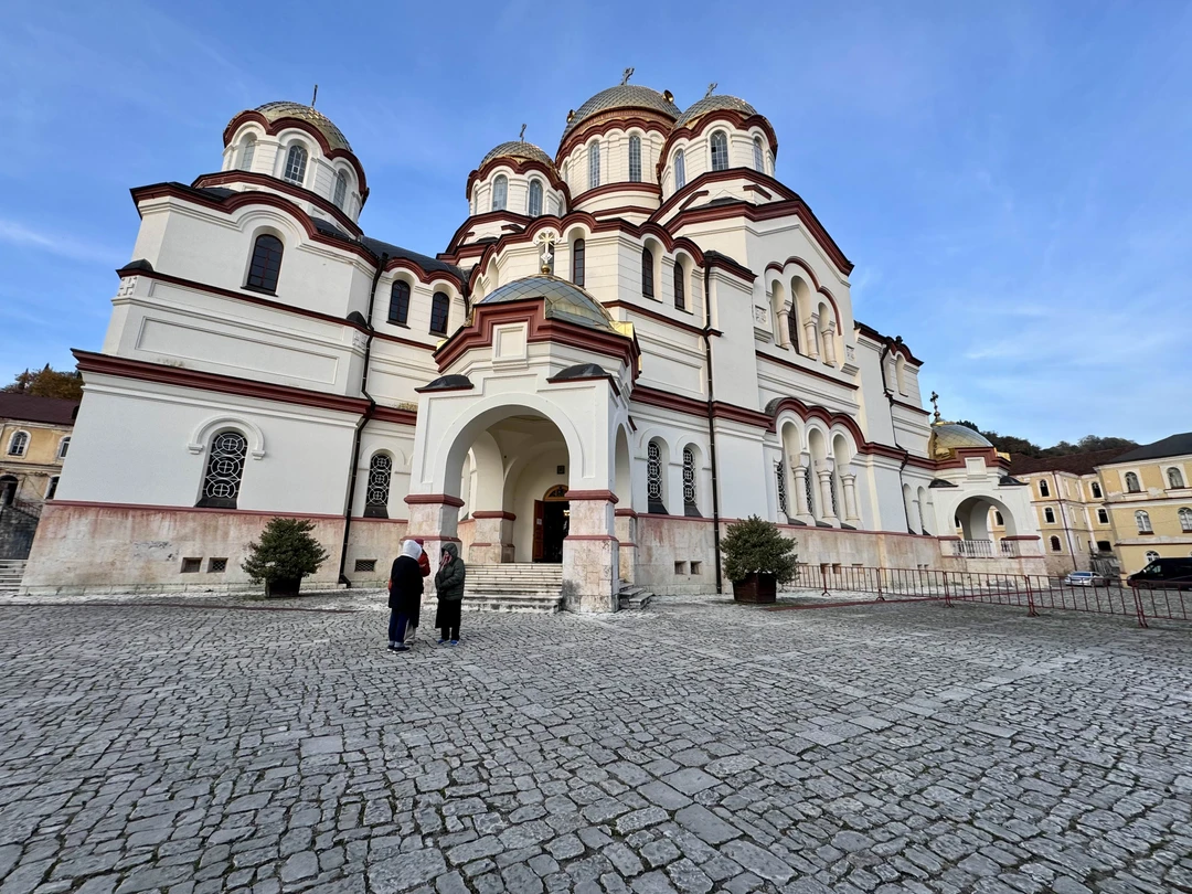 Хотелось бы сказать огромное спасибо Адгуру за великолепную экскурсию по Абхазии. Все было просто идеально, начиная