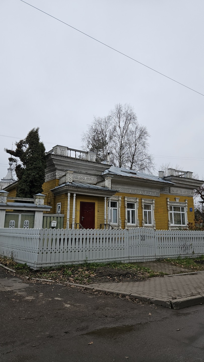 Экскурсия очень понравилась, было интересно и познавательно, мы заглянули в такие уголки города, которые не сразу обнаружить, гуляя по городу