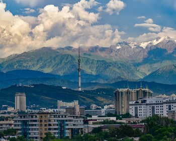 Встреча, подъём по самой высокой в СНГ канатной дороге, вид вечерного города