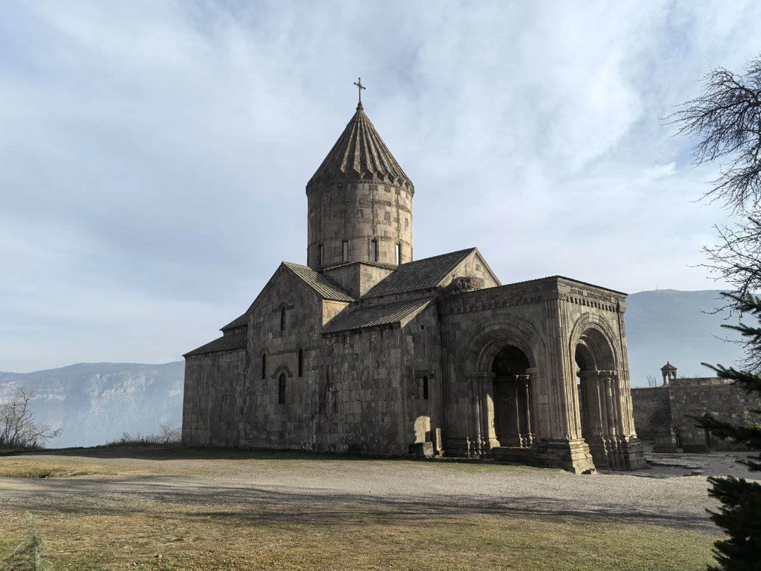 Брала экскурсии к Татеву и на Севан/Дилижан. Все понравилось! Спасибо Артуру и Гургену за отличные экскурсии и красивые фотографии!