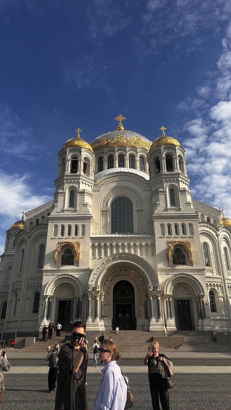 Из Санкт-Петербурга в Петергоф и Кронштадт: 2 города за 1 день (Александра)