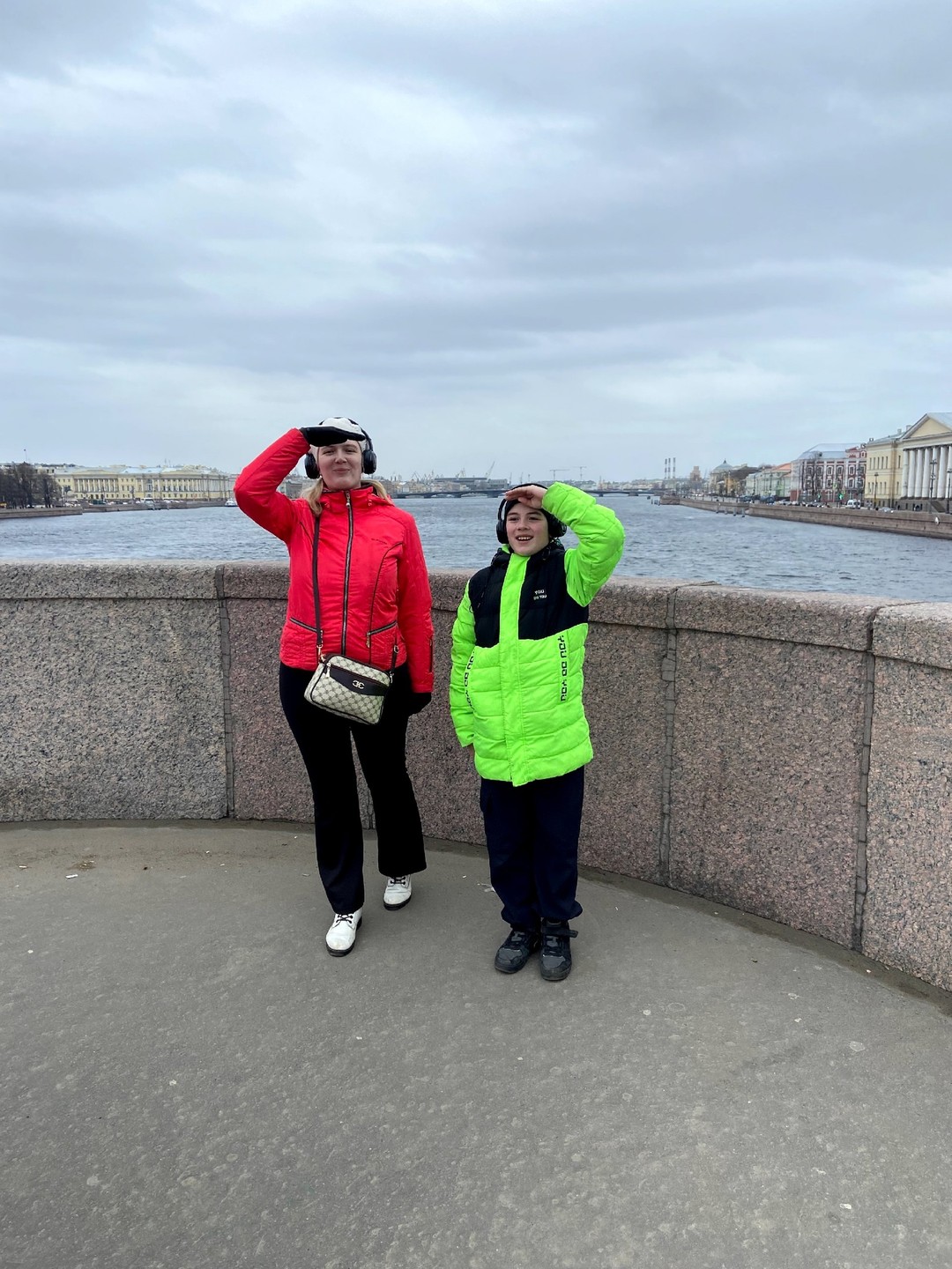 В Петербурге далеко не в первый раз и обзорных экскурсий по нему наслушалась уже предостаточно, поэтому изначально искала что-то необычное. И угадала