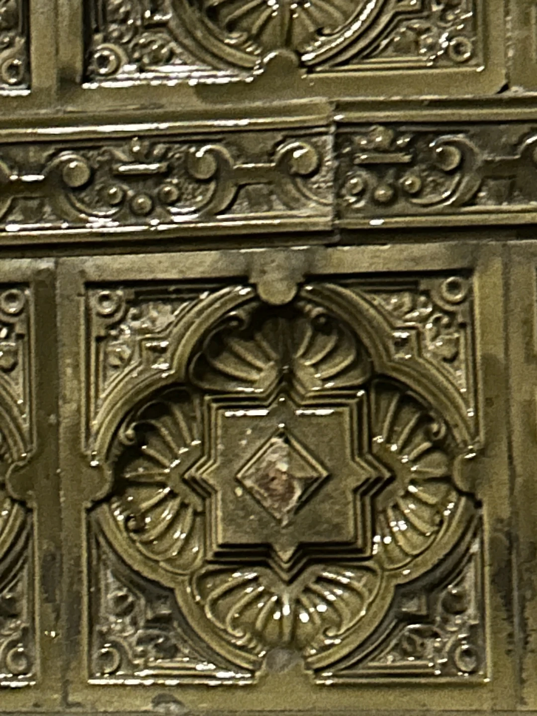 Секреты и лабиринты Петроградской стороны: дворы, парадные, легенды (Юлия)