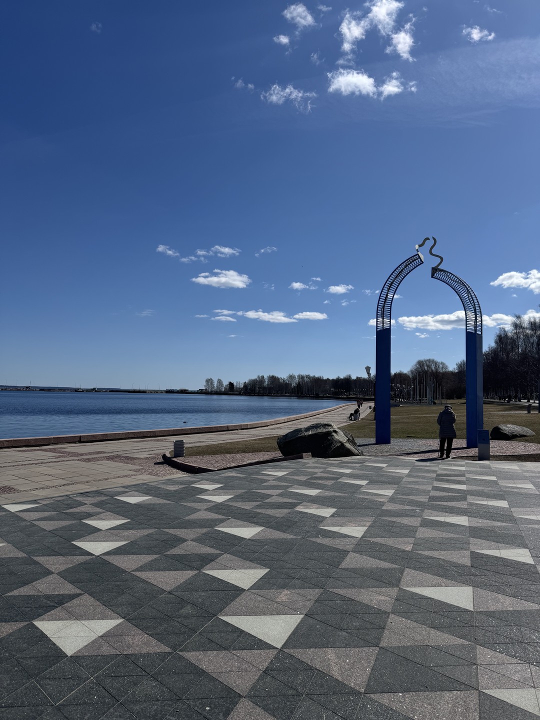 Отличная, многогранная, познавательная экскурсия в формате легкой беседы. Спасибо за проведенное время)