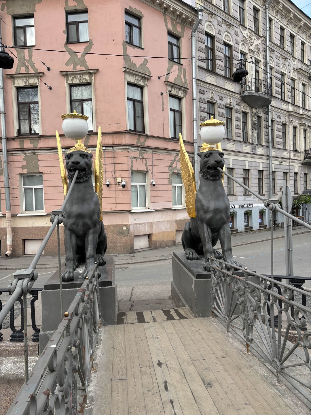 Добрый вечер! 🌇 экскурсия очень понравилась! Гид забрала в договоренном месте встречи, маршрут был построен очень