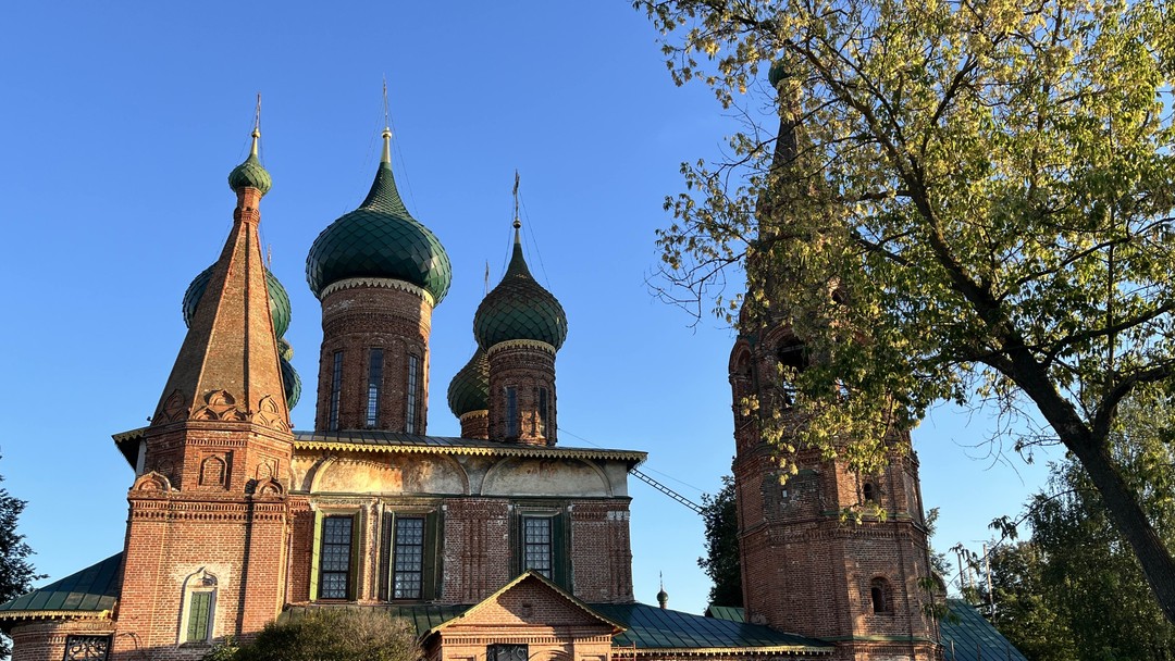 Первое знакомство с Ярославлем состоялось! Нам очень повезло с гидом! Андрей нам открыл город с тысячелетней