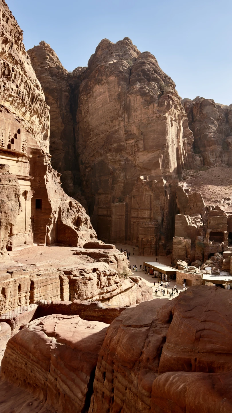 Это было потрясающее погружен е в атмосферу древней Петры, наш гид рассказывал потрясающие истории этого региона