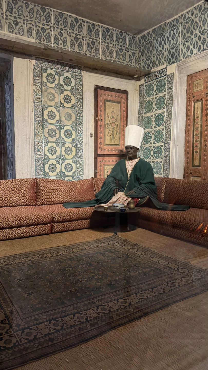 Очень вежливый гид,знает очень много информации,с ней легко ориентироваться в городе,приветлива,терпелива,мы рады,что были с вами 💘