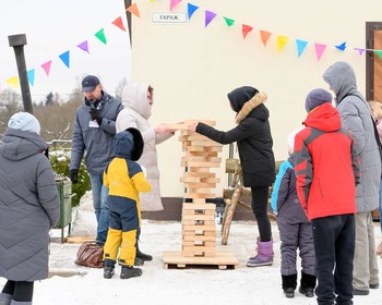 Посиделки у костра, уличные гуляния, катание в санях