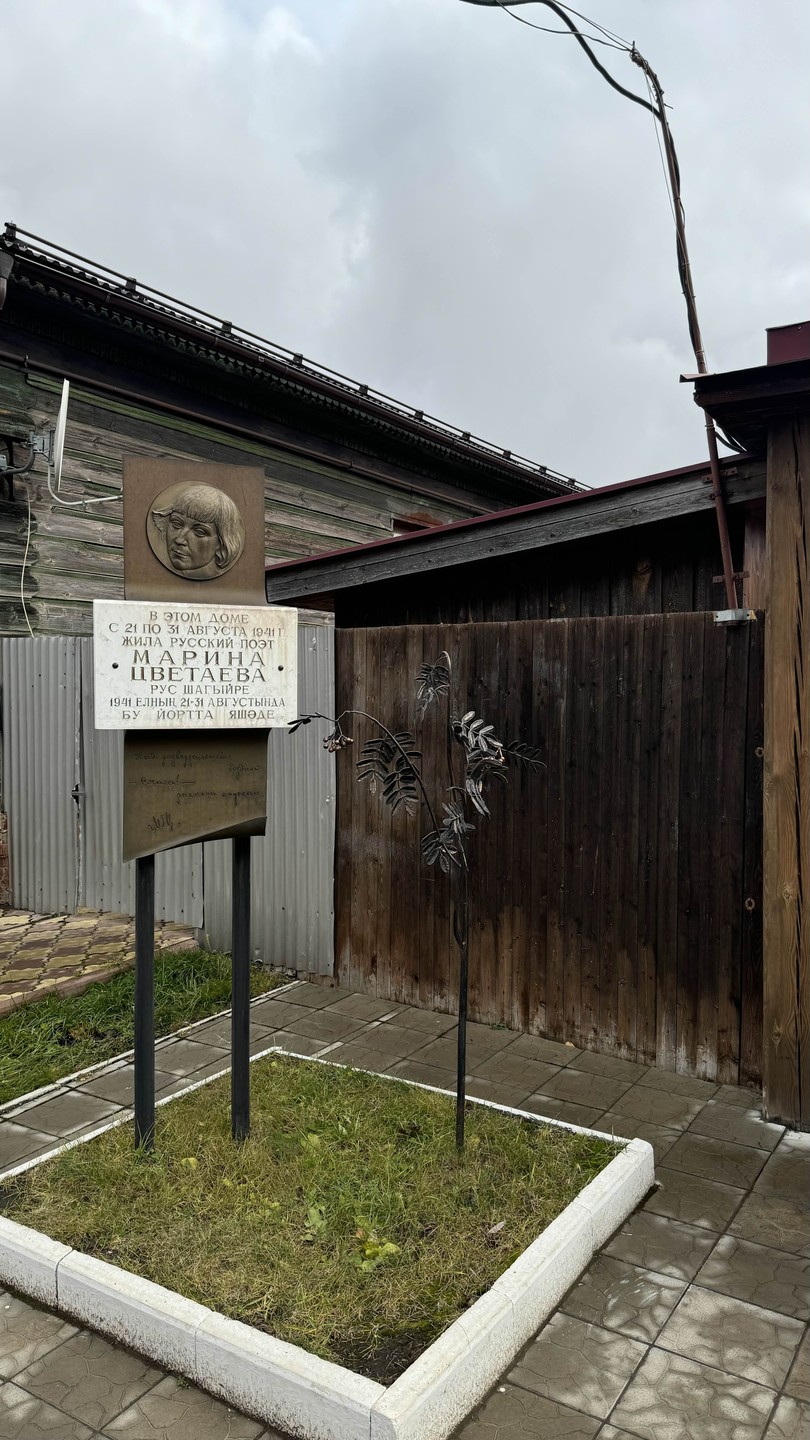 Ездили с Сергеем в Елабугу, 25 октября 2024г. Как ни странно, есть такой маршрут Ижевск-Елабуга-Ижевск. Экскурсия