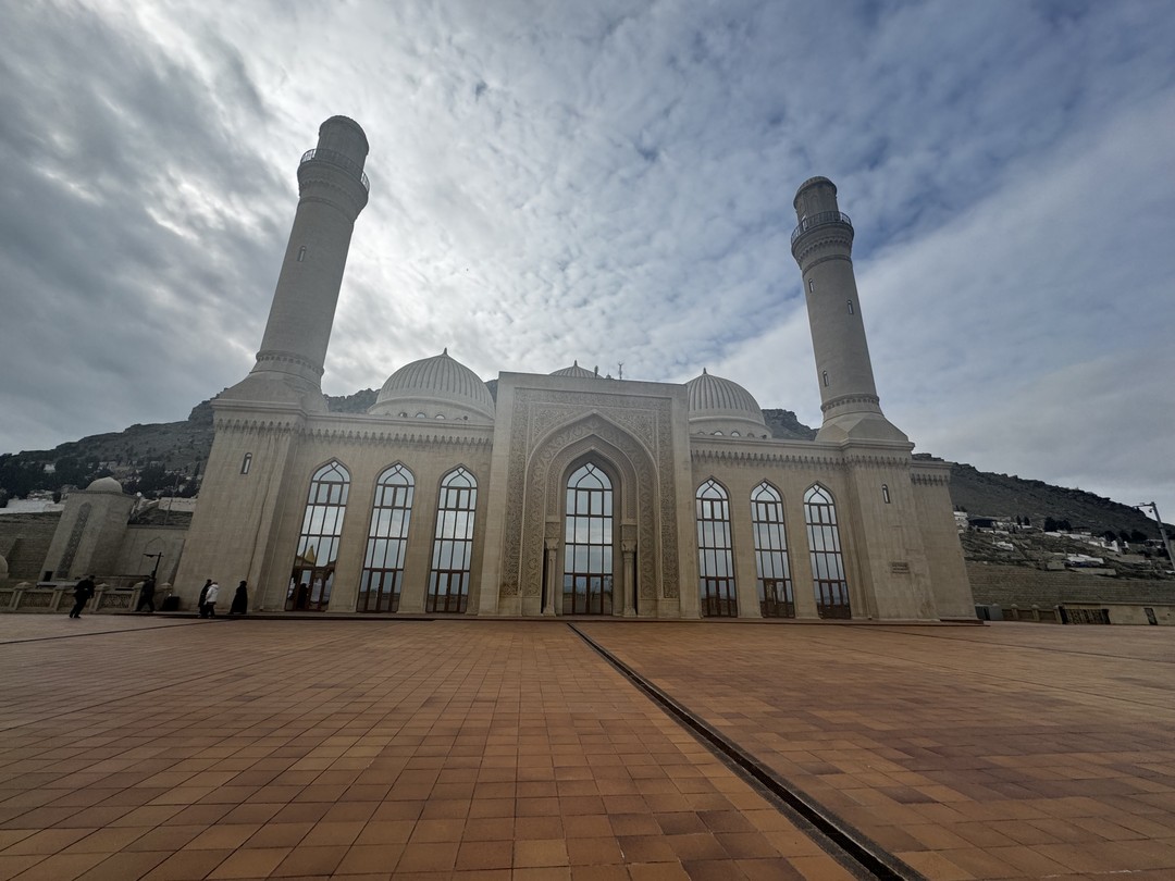 Знакомство с Баку прошло на одном дыхании: очень интересно, познавательно Рашад рассказал историю старого и нового