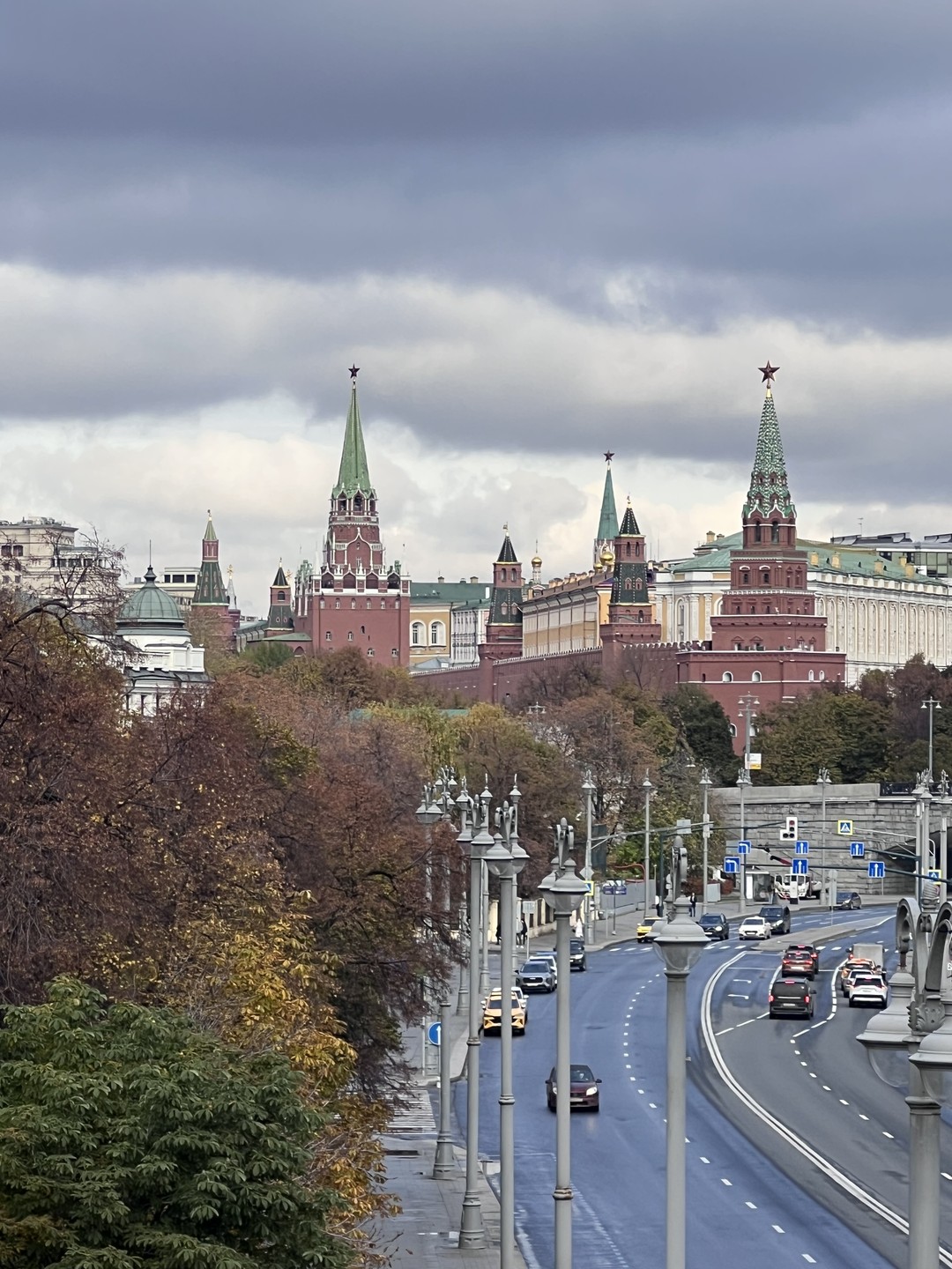 Три часа на автобусе - и вы знакомы с Москвой (Елена)