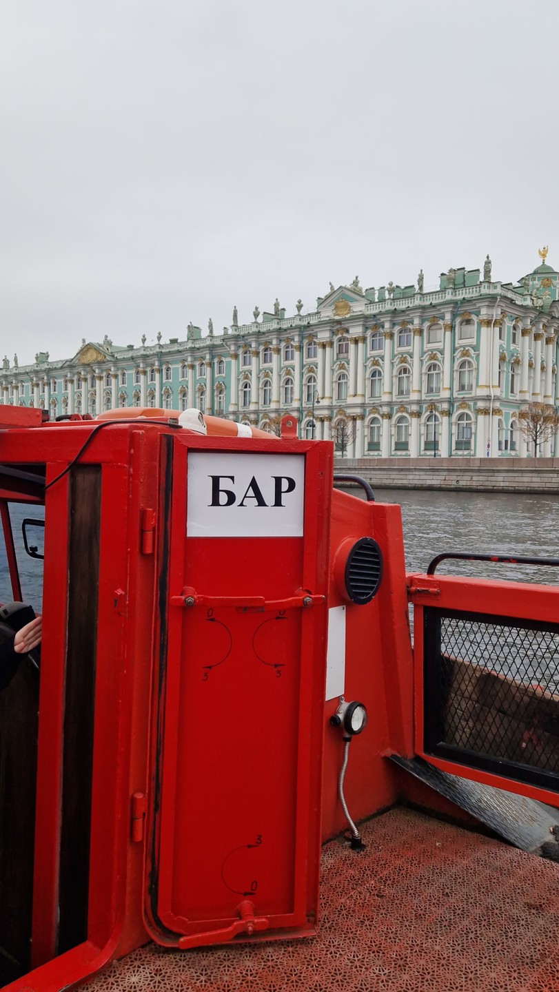 Прогулка на теплоходе «Каналы Северной столицы» (Валерия)