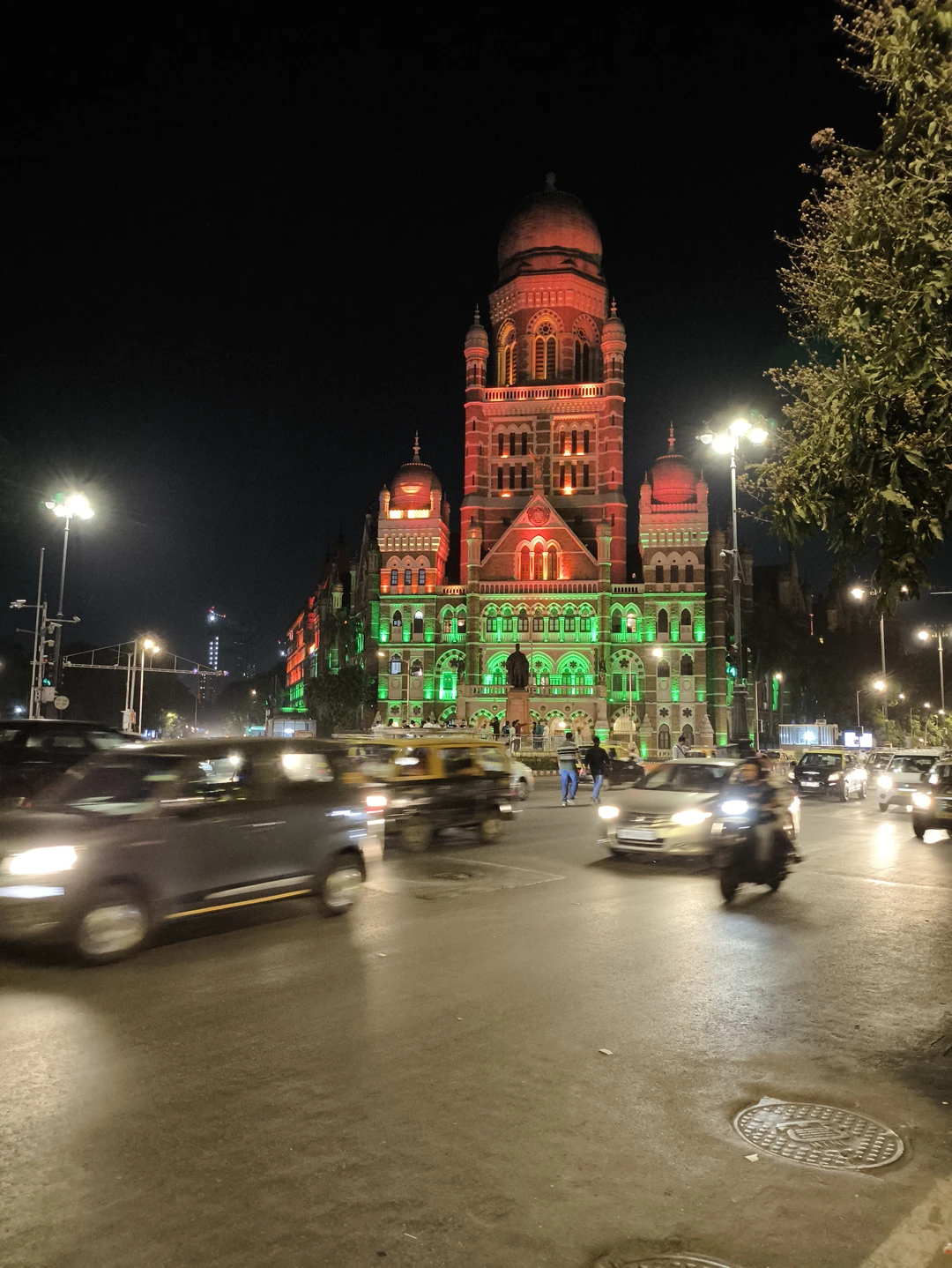 Экскурсия была организована отлично👍 русскоговорящий гид Санджай великолепно знает историю Индии,Мумбаи,понимает наш юмор и замечательный рассказчик🤝
