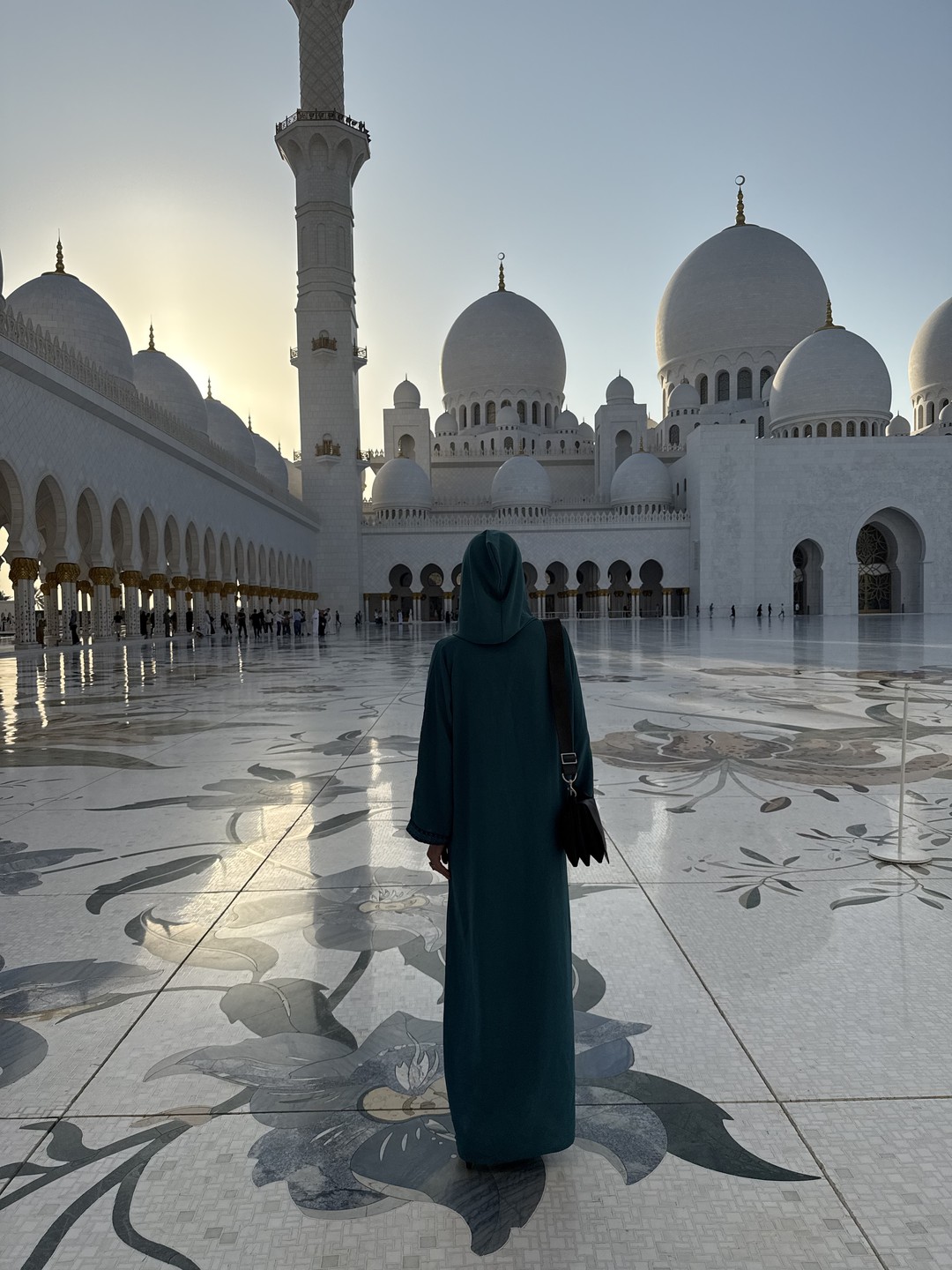 Сегодня у нас была прекрасная экскурсия по Абу-Даби. Было интересно и взрослым, и детям! 8 часов