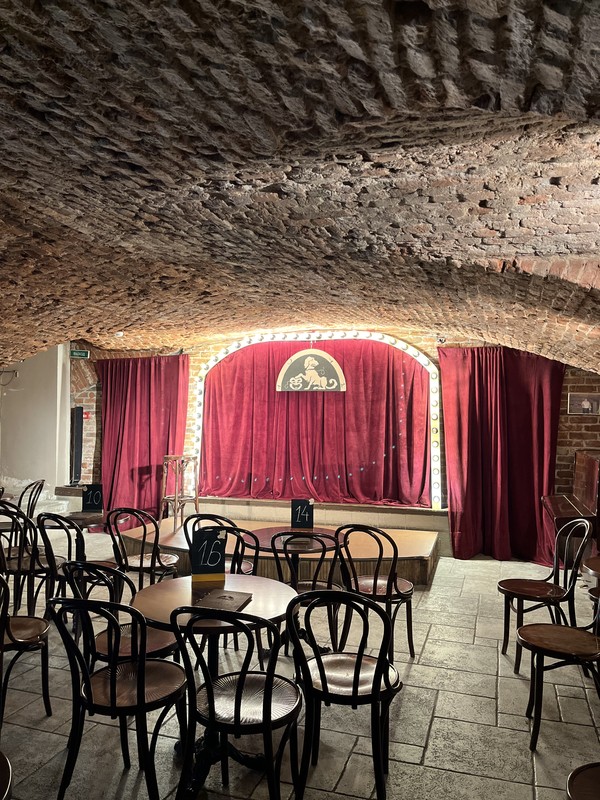 Виды По литературному кварталу с Маяковским и другими поэтами Серебряного века