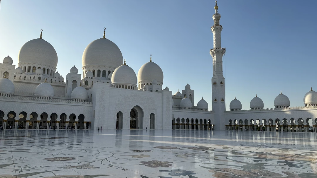 Брали на 3-х человек данную экскурсию. Экскурсию проводил гид=водитель Фируз на новом автомобиле Киа Карнивал. Забрал