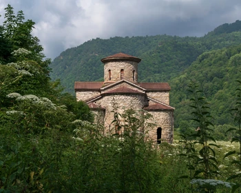 Архыз: горнолыжный курорт «Романтик», Аланское городище, наскальный Лик Христа
