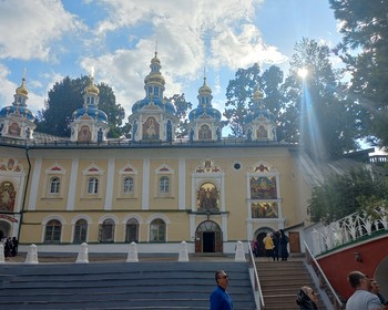 Псково-Печерский монастырь. Изборск: Труворово городище, крепость, озеро с лебедями, Словенские ключи