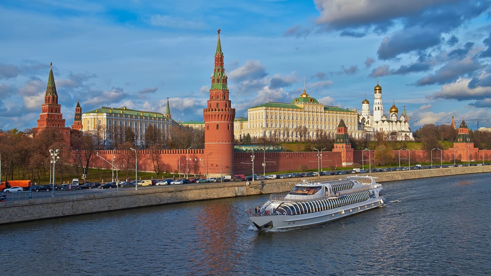 На яхте Radisson по Москве-реке: круиз с аудиоэкскурсией