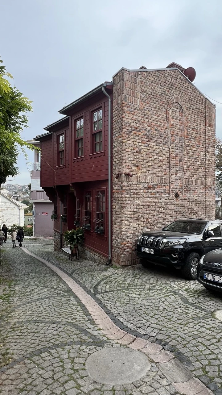 Очень проработанная экскурсия с небанальным маршрутом — must see! Особая благодарность гиду Ясмин, которая очень хорошо