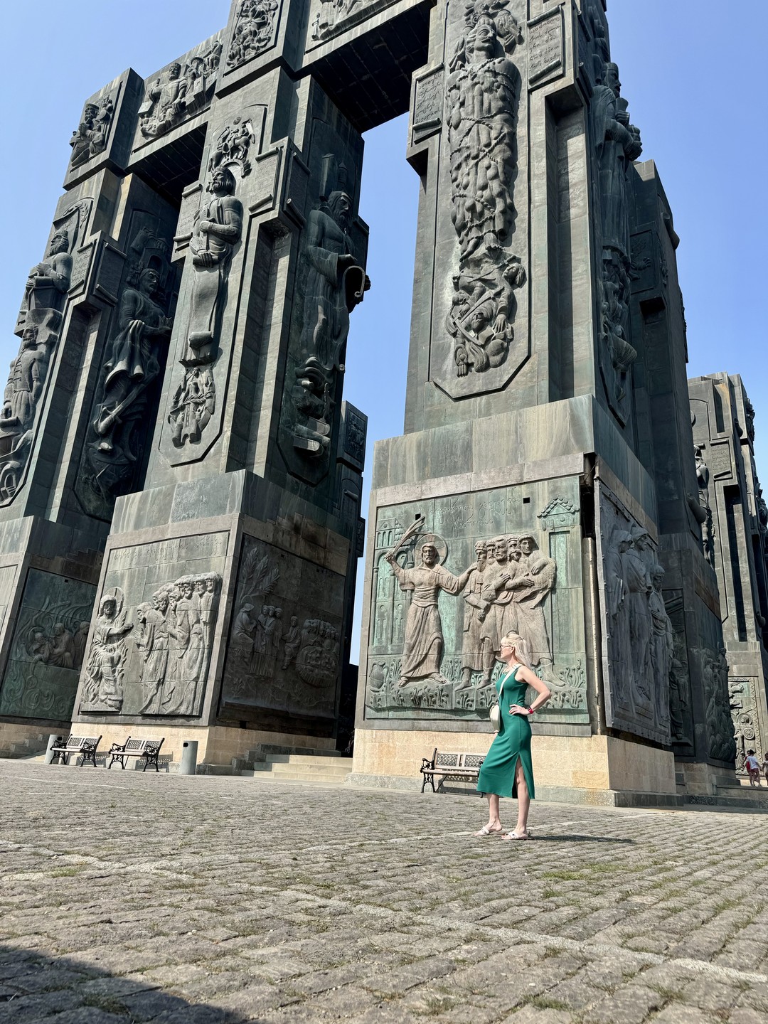 Ездили с друзьями на экскурсию в Кахетию 08.06.25 с гидом Ираклием. Гид рассказывал не только о