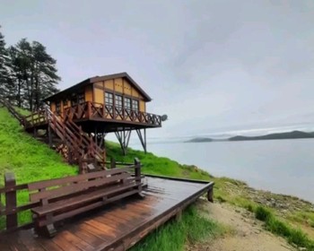 Чивыркуйский залив, купание в минеральных источниках в бухте Змеевая